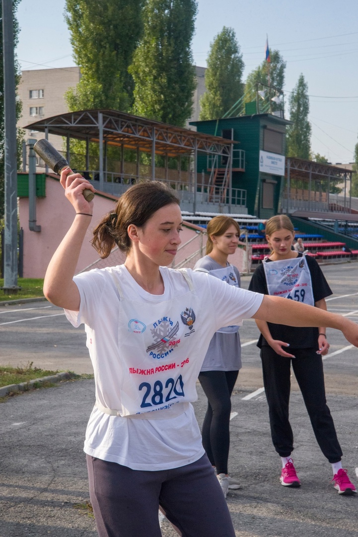 Бросок гири в длину